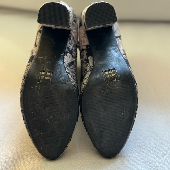 Neiman Marcus Bucasia Floral Brocade Ankle Boot | Color: Black, Gold | Size: 10 - Picture 9 of 14